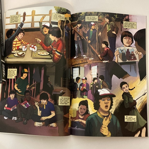 Stranger Things: Library Ed. Volume 1 & Dungeons & Dragons graphic novel books - Picture 10 of 12
